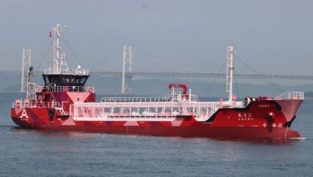 川崎港、ＥＶタンカー給電ステーションが完成・世界初のＥＶタンカーが接岸