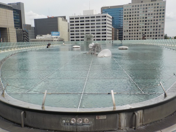 名古屋・栄の「オアシス２１」に寄ってみました。