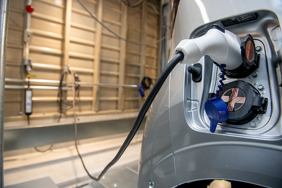 EV車専門の販売・展示・整備施設「EV BOX＆PIT」、2022年11月6日姫路駅前にオープン